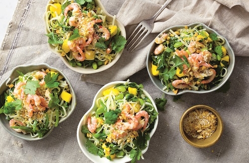 Nudelsallad med räkor och edamamebönor